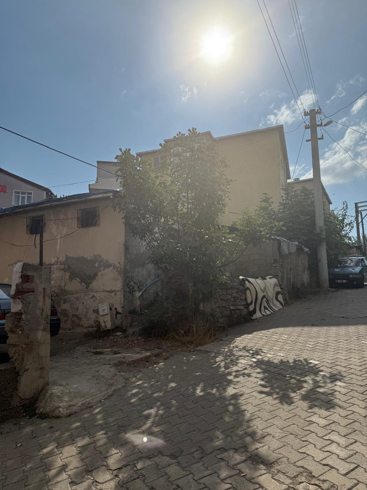 Melek DEMİR GAYRİMENKUL Gebze'de Satılık 225m² 3 Kat İmarlı Arsa