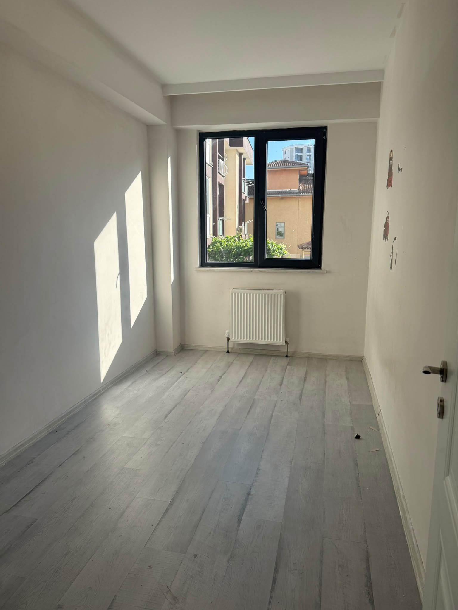 Tuzla Aydınlı'da Merkezi Konumda Satılık 3+1 Daire