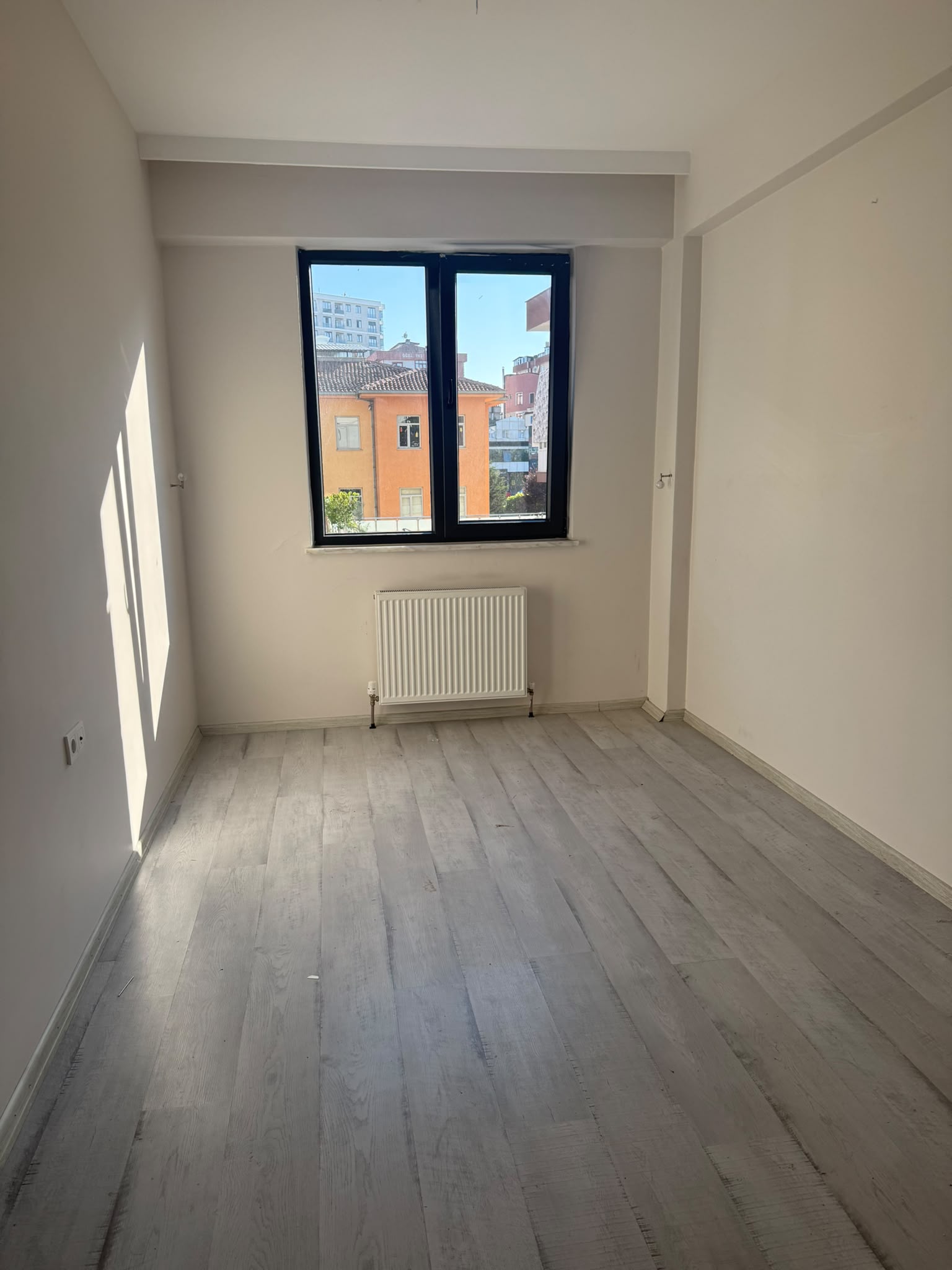Tuzla Aydınlı'da Merkezi Konumda Satılık 3+1 Daire