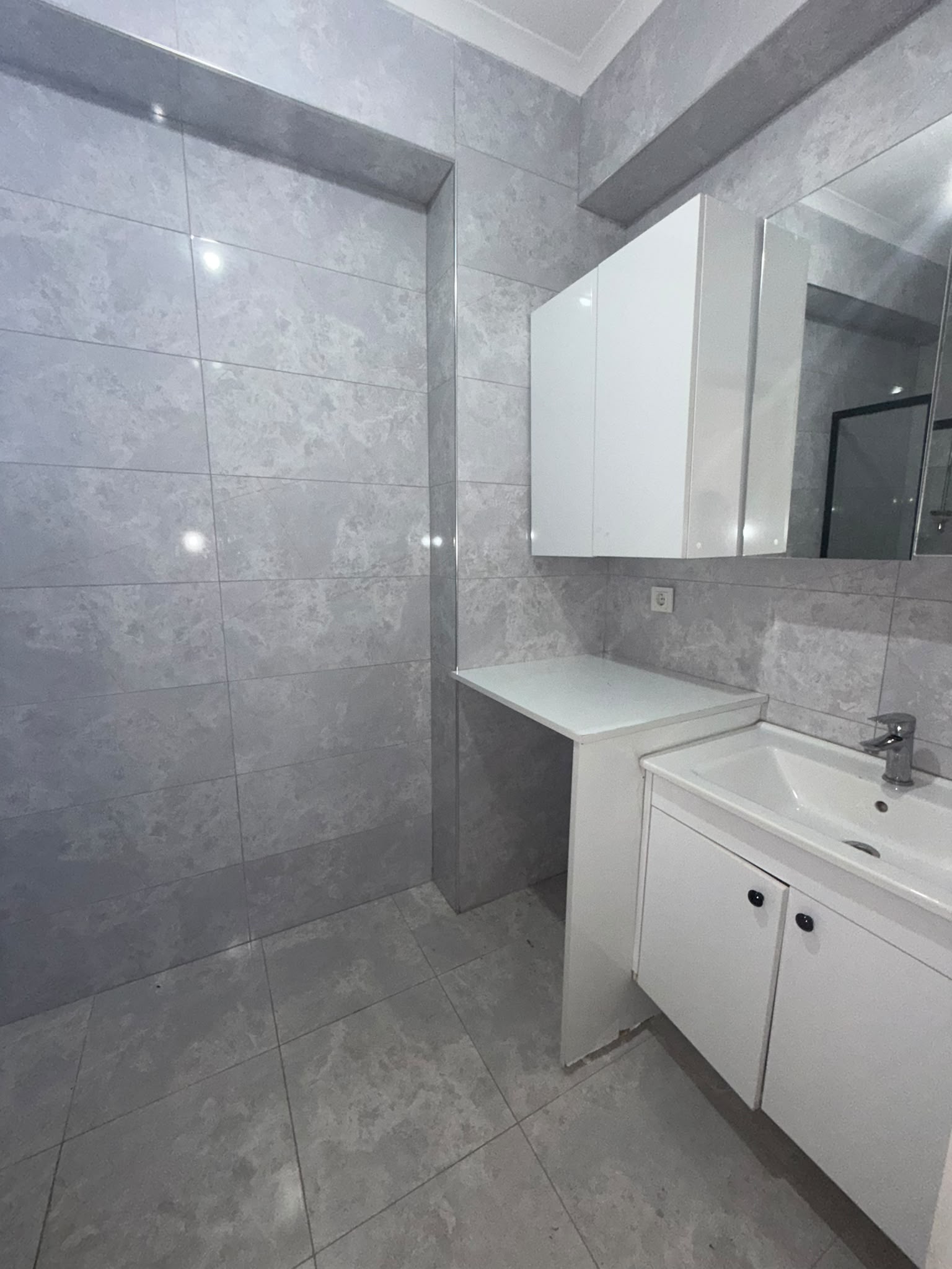 Tuzla Aydınlı'da Merkezi Konumda Satılık 3+1 Daire